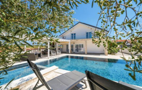 Gorgeous Home In Vrsi With Wifi